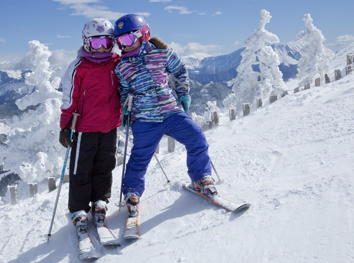 Une famille sur les pistes de Chabanon